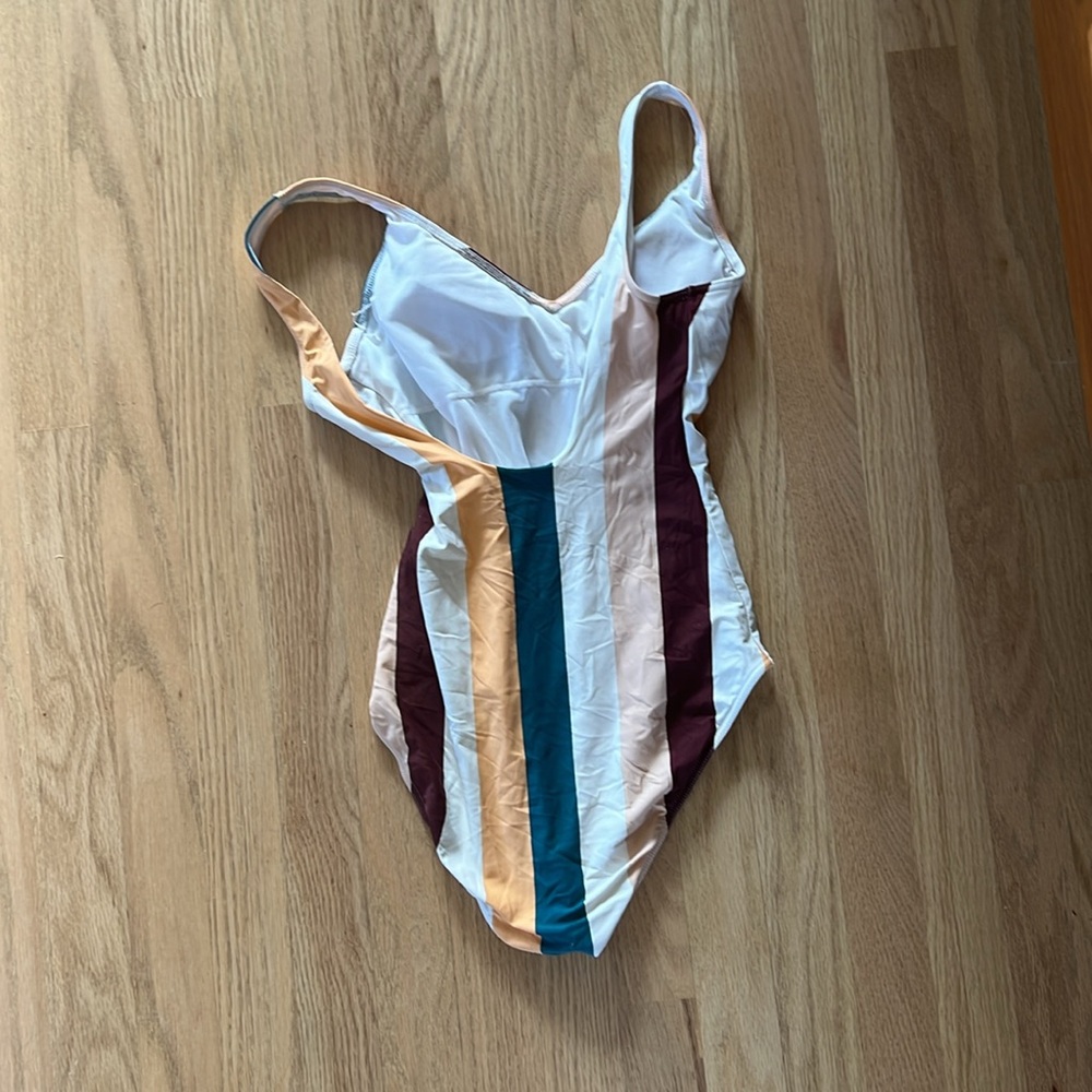 Women’s Roxy swimsuit - Picture 2 of 3